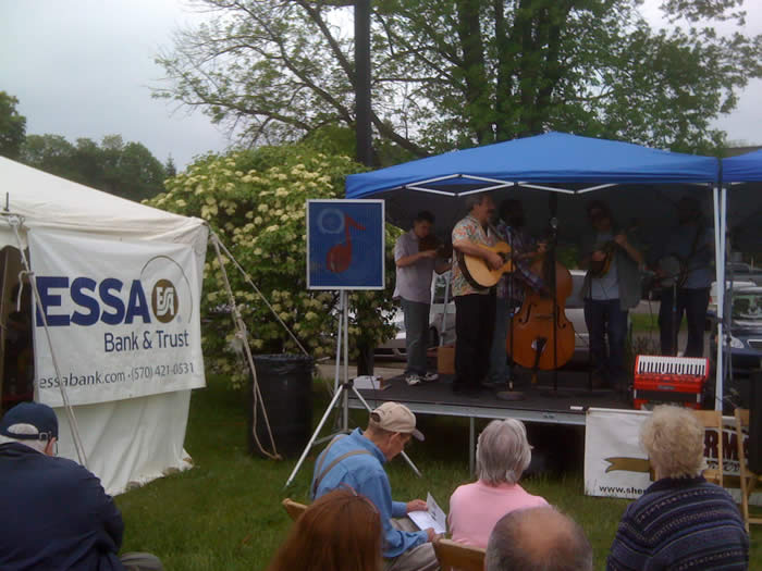 Dewey Decimal and the System on stage at the 2009 Books, Brushes, & Blooms